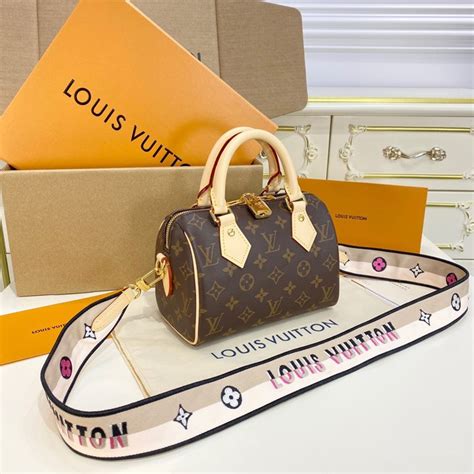 tui deo lv|Louis Vuitton Việt Nam .